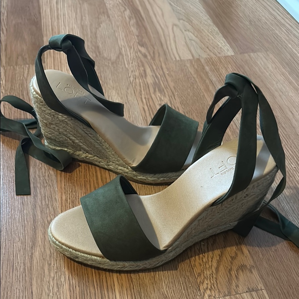 ✨LOFT Green Espadrille Wedges with Ankle Wrap